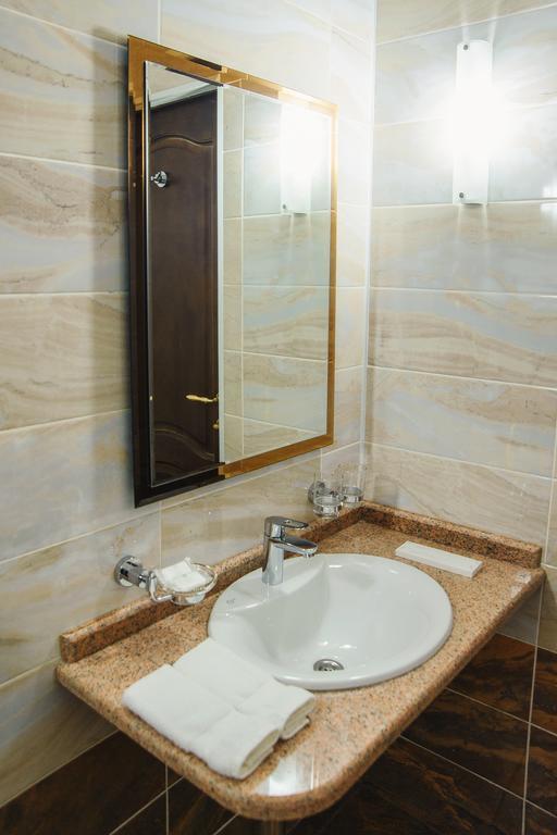 Promenade Park Hotel Шимкент Стая снимка