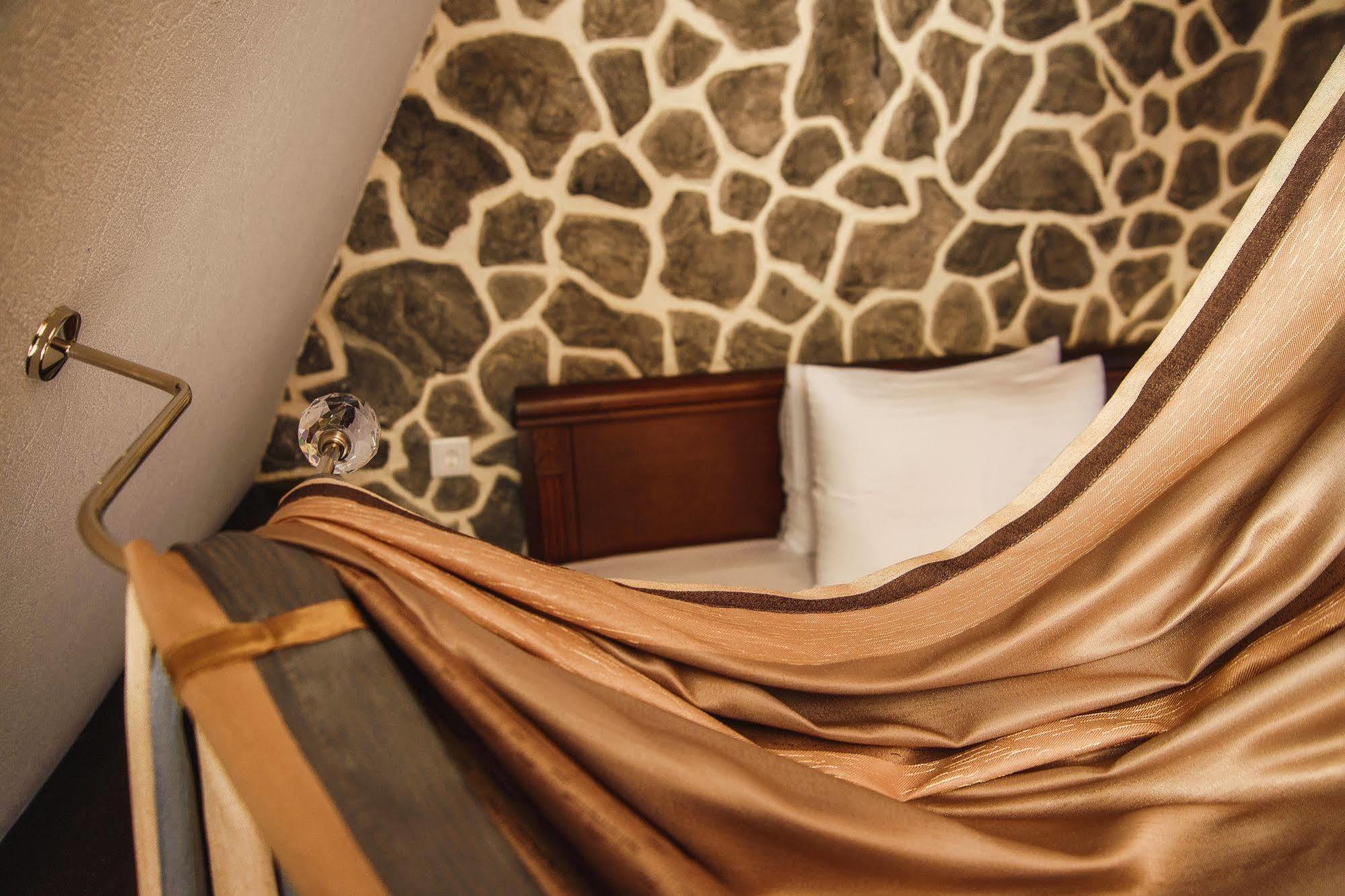Promenade Park Hotel Шимкент Екстериор снимка