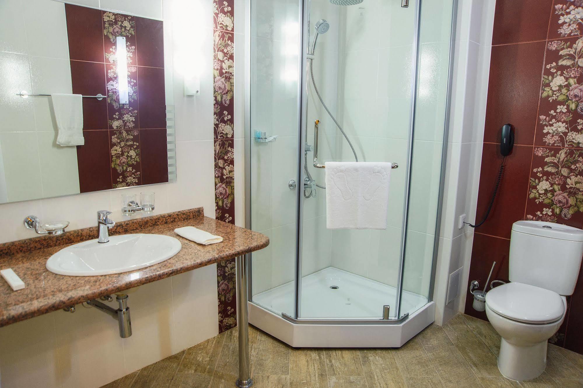 Promenade Park Hotel Шимкент Екстериор снимка